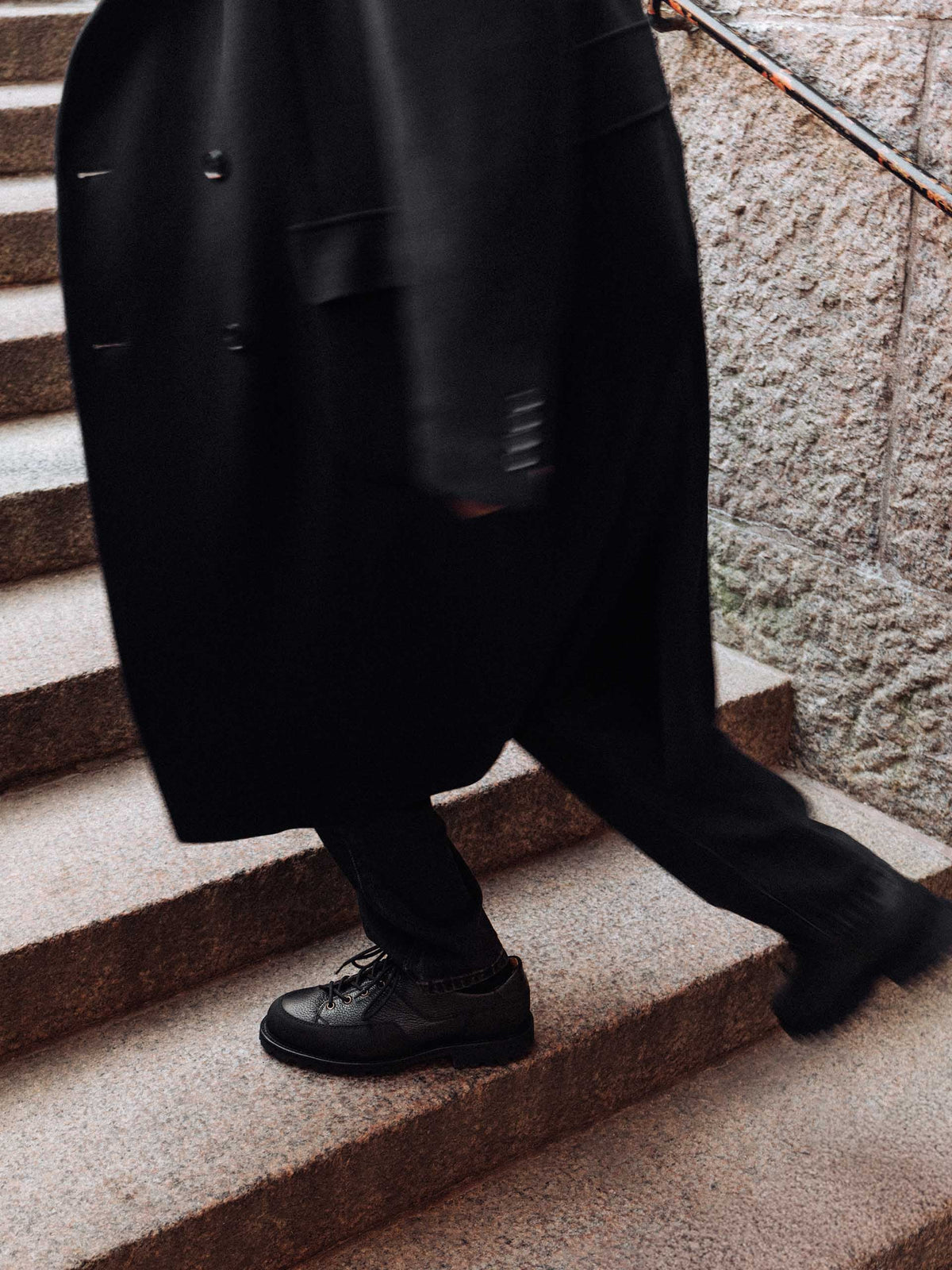 The Hybrid Hiker - Black Grain